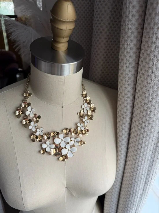 Fashion Elegant Gold & White Enameled Floral Bib 16” + 3” Extension Necklace - Picture 17 of 17